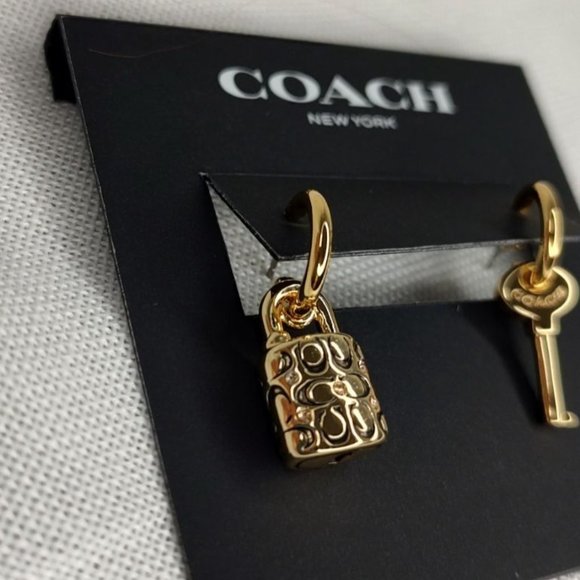 COACH Earrings Quilted Padlock Key Mismatch Earrings Gold Signature Logo - Picture 9 of 12
